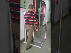 Barrière pivotante avec thermomètre intégré et reconnaissance faciale