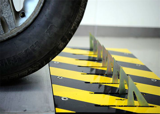 Sécurité routière Tueur de pneus à deux voies avec des piquets en acier inoxydable 304 Capacité de poids de 40 tonnes et temps de levage de 2 s