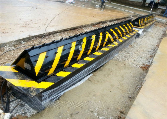 Contrôle du véhicule Blocage de route électro-hydraulique à ascension automatique avec commande PLC et commande à distance de chargement à axes 70T